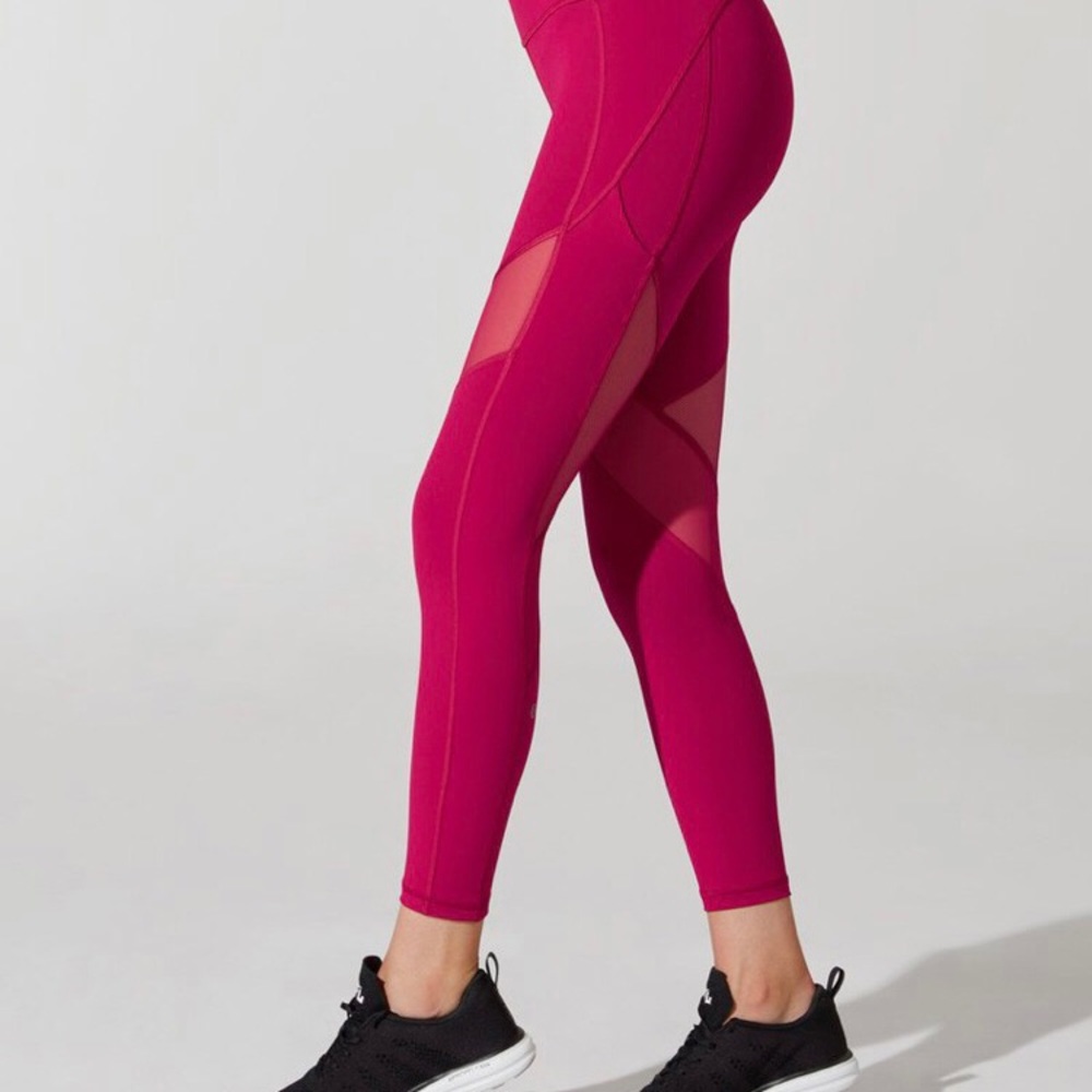 Lululemon Stronger As One Tight 25” Barry’s
